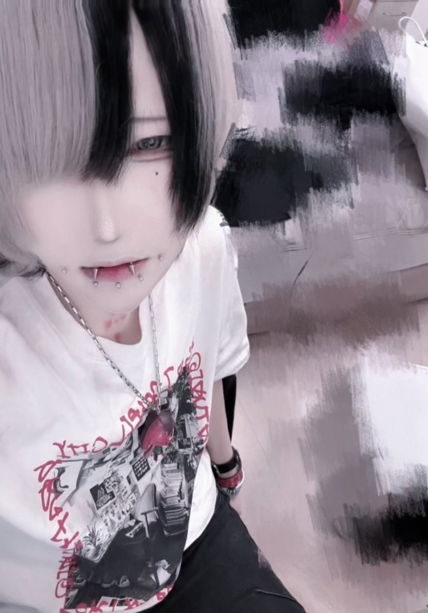 yuu_1229_79's tweet photo. バンドマンに憧れてギター初めて早2年何一つ上手くならず挫折しそう。
もっとがんばります https://t.co/1Z0HSxfGg4