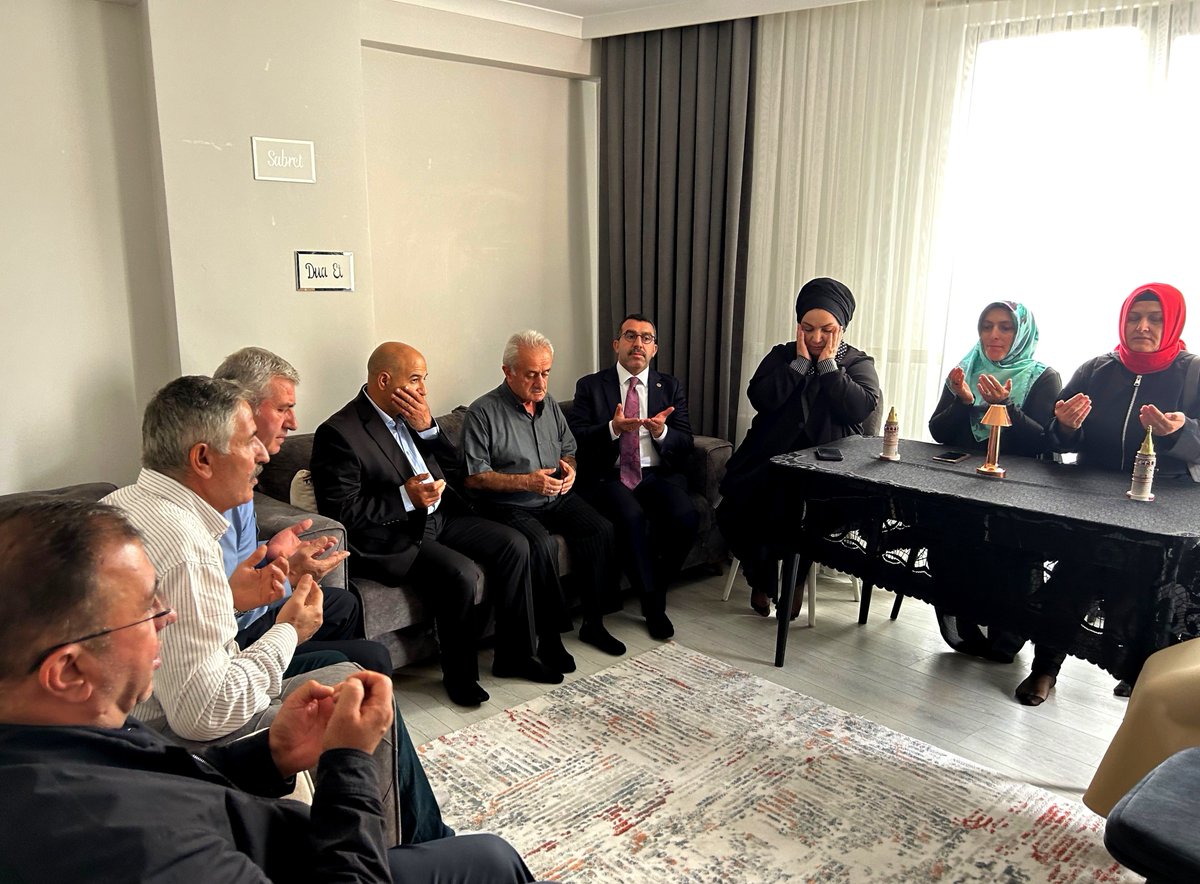 Ademcalkin's tweet photo. 📍 Ataşehir - Örnek Mahallesi

Ataşehir Örnek Mahallesi muhtarımız Mithat Özel'e taziye ziyaretinde bulunarak, başsağlığı ve sabırlar diledik.

#TürkiyeYüzyılıBuluşmaları 
#İstanbulAtaşehir https://t.co/2cNpfAQtmA
