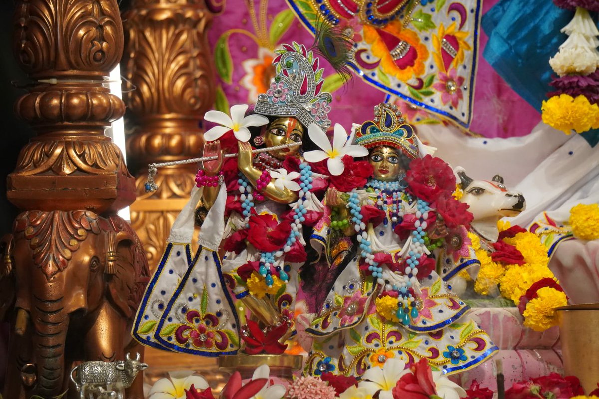 Iskcon_vvn's tweet photo. —❀꧁𝐻𝑎𝑟𝑒 𝐾𝑟𝑖𝑠ℎ𝑛𝑎꧂❀—
🌿🛕Shringar Darshan🛕🌿
—❀꧁27-09-2026꧂❀—
🌹 Sri Sri Radha Giridhariji🌹 
🌷ISKCON VVN Anand🌷
—❀꧁𝐻𝑎𝑟𝑒 𝐾𝑟𝑖𝑠ℎ𝑛𝑎꧂❀— https://t.co/DeQZ8RuX97