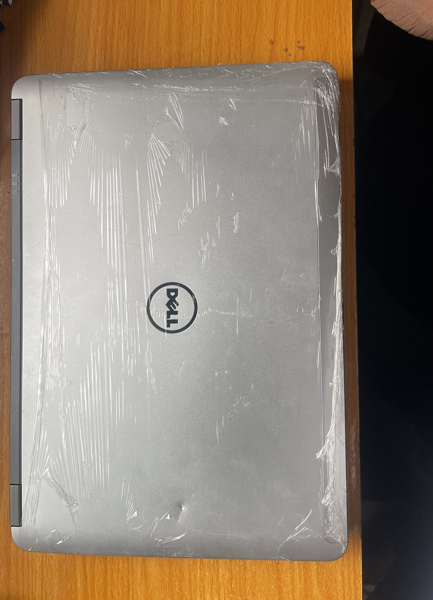 EmmanuelJo69234's tweet photo. As promised and blessed by @Cele2David.
I received my laptop today.😊😊

A very happy Sunday indeed, God bless you sir. https://t.co/6Y6T2PpSWY