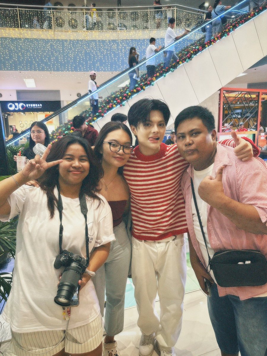 sofiyaxxxx's tweet photo. i luv u always, mga mahal @TeamThadOFC 🥹♥️ https://t.co/JEYNT0uOyH