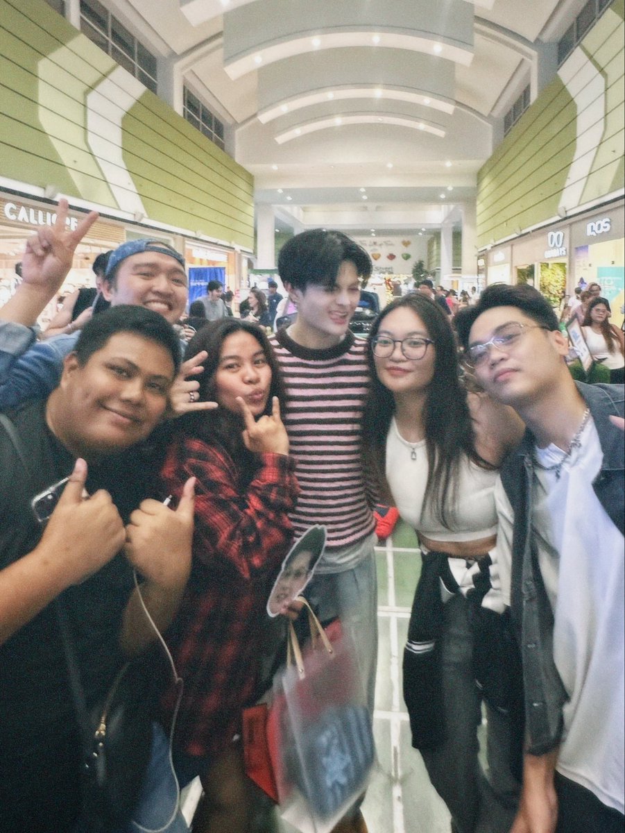 sofiyaxxxx's tweet photo. i luv u always, mga mahal @TeamThadOFC 🥹♥️ https://t.co/JEYNT0uOyH