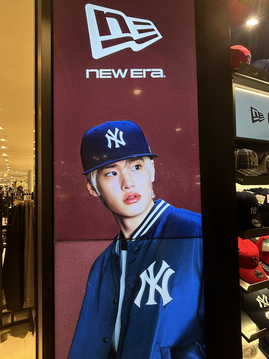 bbinmen__'s tweet photo. 오늘 뉴에라 갓다와써염 
모델이 ㄹㅇ 느좋이셧음 https://t.co/Ee9xvp7yE4