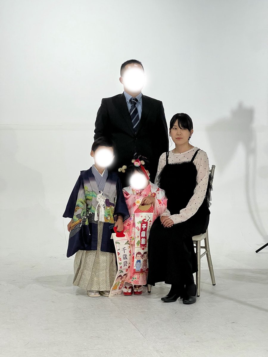 jiropn_000's tweet photo. 七五三おわった〜！髪も着付けも実家でやって参拝撮影食事会ってなかなかハードでめっちゃ疲れたけどご飯美味しくて最高だった😂妹から可愛いLINEきて滅、前髪は乱れないようにつけまのりで貼っつけたよ〜ん鉄壁の護り🤪 https://t.co/A31G6CTBKb