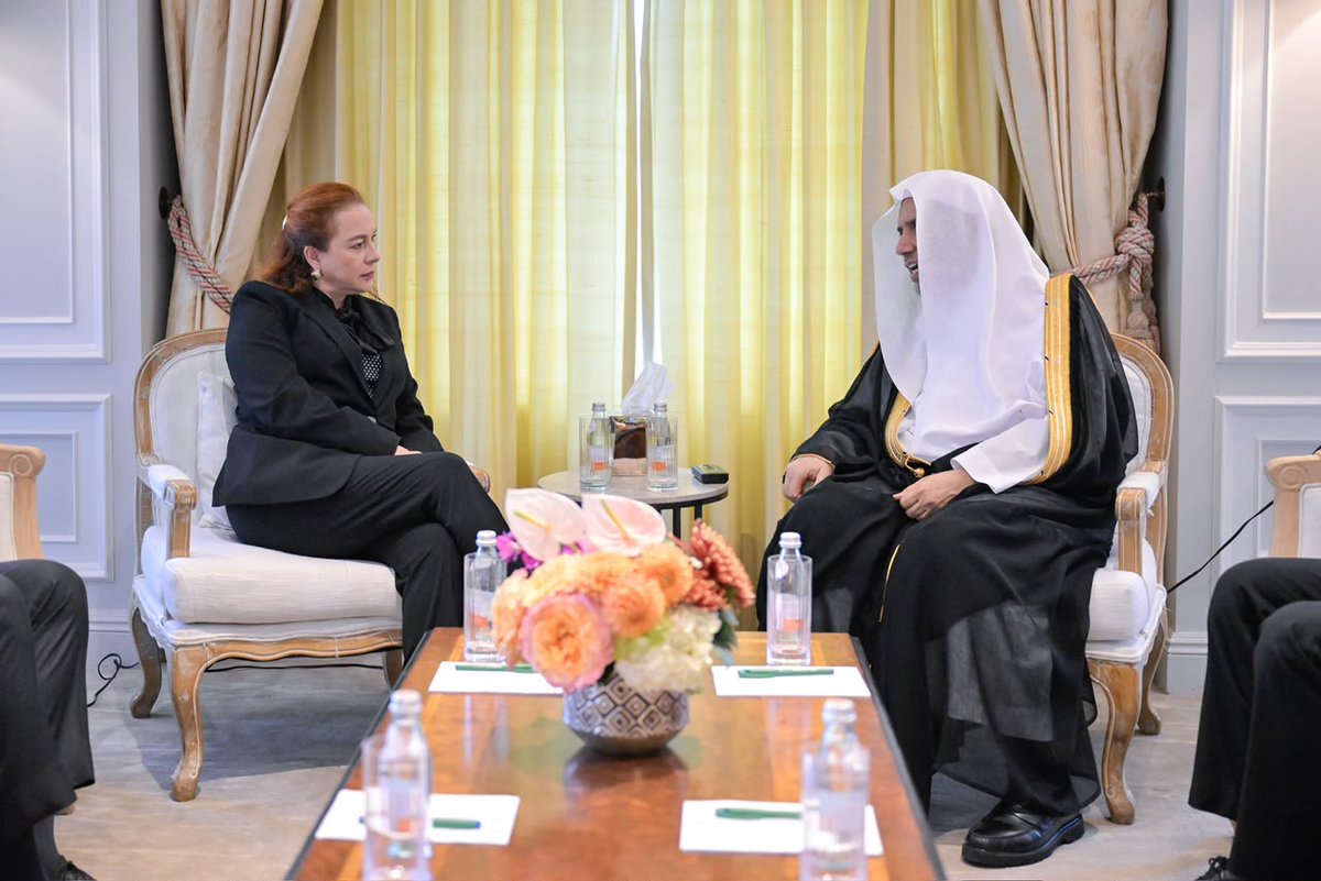 MWLOrg's tweet photo. مساء اليوم .. في إطار الأسبوع رفيعِ المستوى، للجمعية العامّة الـ81 بالأمم المتحدة:

 التقى معالي الأمين العام، رئيسُ هيئة علماء المسلمين، فضيلةُ الشيخ د.#محمد_العيسى @MhmdAlissa، في مقرّ إقامة فضيلته بمدينة “نيويورك"، المرشحةَ لمنصب الأمين العام للأُمَم المُتّحدة، السيدة ماريا إسبينوزا.

جرى خلالَ اللقاء مُناقشةُ عددٍ من الموضوعات ذات التعاون المُشترَك.