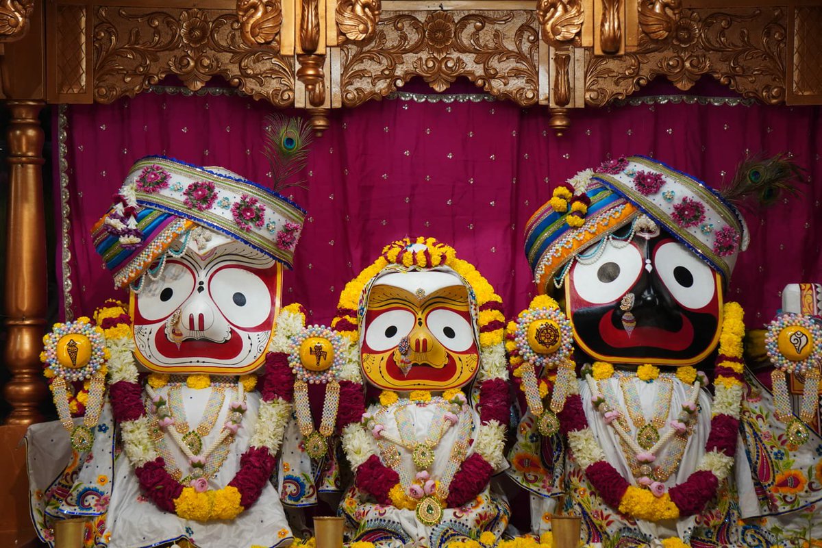 Iskcon_vvn's tweet photo. —❀꧁𝐻𝑎𝑟𝑒 𝐾𝑟𝑖𝑠ℎ𝑛𝑎꧂❀—
🌿🛕Shringar Darshan🛕🌿
—❀꧁27-09-2026꧂❀—
🌹 Sri Sri Radha Giridhariji🌹 
🌷ISKCON VVN Anand🌷
—❀꧁𝐻𝑎𝑟𝑒 𝐾𝑟𝑖𝑠ℎ𝑛𝑎꧂❀— https://t.co/DeQZ8RuX97