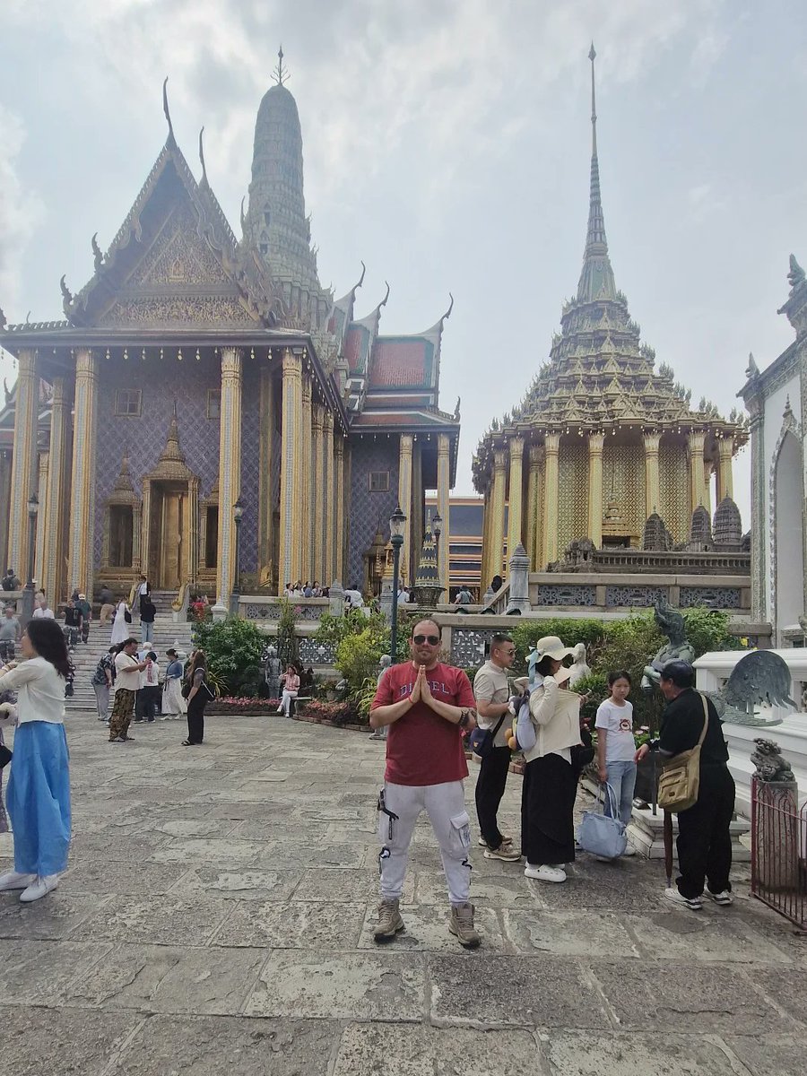 violetrodr5eok's tweet photo. The Grand Palace is a popular attraction and Thailand’s foremost historical and cultural symbol. It served as the official residence of Thai kings for over 150 years and houses the famous Temple of the Emerald Buddha. Its gilded details and https://t.co/hoRaeUpKmt