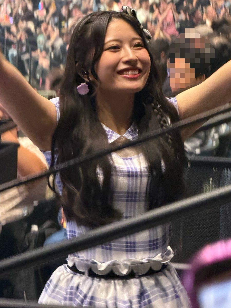 natty_0804's tweet photo. #2026年9月27日
#行天優莉奈 #AKBサンコンコン
アンコール時の撮影タイム。 https://t.co/J0XbxeuVhO