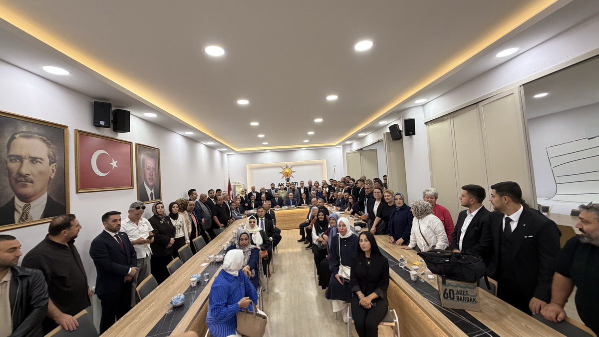 RYagar's tweet photo. Türkiye Yüzyılı Buluşmaları kapsamında İlçe Başkanlığımızda teşkilatımızla bir araya geldik.

Önceki dönem İçişleri Bakanımız ve TBMM İçişleri Komisyonu Başkanımız Süleyman Soylu, milletvekillerimiz, MKYK Üyemiz Emre Cemil Ayvalı, İl Yönetim Kurulu Üyemiz Hakan Polattimur, Meclis Grup Başkanvekilimiz Mustafa Yazıcı, belediye meclis üyelerimiz ve teşkilat mensuplarımızla birlikte istişarelerde bulunduk.

Sahaya çıkmadan önce çalışmalarımızı değerlendirdik, yol haritamızı istişare ettik. Büyükçekmece’mizin her mahallesinde, her sokağında vatandaşlarımızla buluşmak için hep birlikte sahadayız.

Birlikte çalışıyor, birlikte yol yürüyor, Türkiye Yüzyılı için omuz omuza mücadele etmeye devam ediyoruz. 

#TürkiyeYüzyılıBuluşmalarıİstanbul 

@akpartiistanbul 
@abdullahozdemir 
@akbcekmece