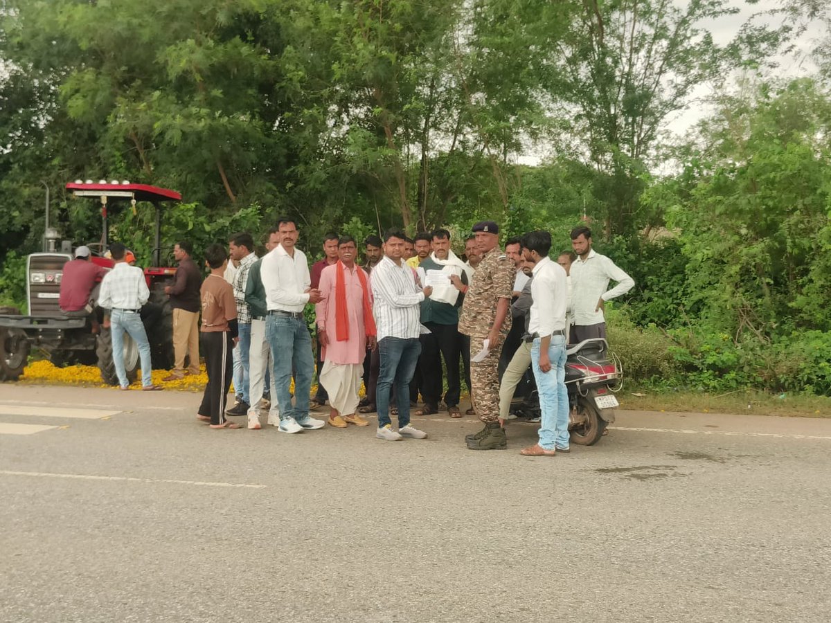 CtcGwalior's tweet photo. स्वच्छता ही सेवा अभियान के तहत ग्वालियर रेलवे स्टेशन एवं पनिहार ग्राम के बाजार क्षेत्र में नागरिकों में स्वच्छता एवं देश को स्वच्छ एवं सुंदर रखने की जागरूकता फैलाने हेतू केंद्र प्रशिक्षण महाविद्यालय ग्वालियर द्वारा जन भागीदारी को सुनिश्चित करने हेतु प्रचार प्रसार किया गया। https://t.co/3lSw18sLTF