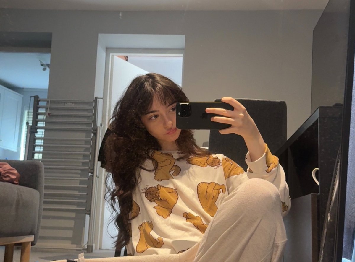 TenshiTTV's tweet photo. Makeup time (ITS ALL OVER MY MIRROR LOL) yes I know I look more like a yordle without makeup. https://t.co/EKuEP2u2nn