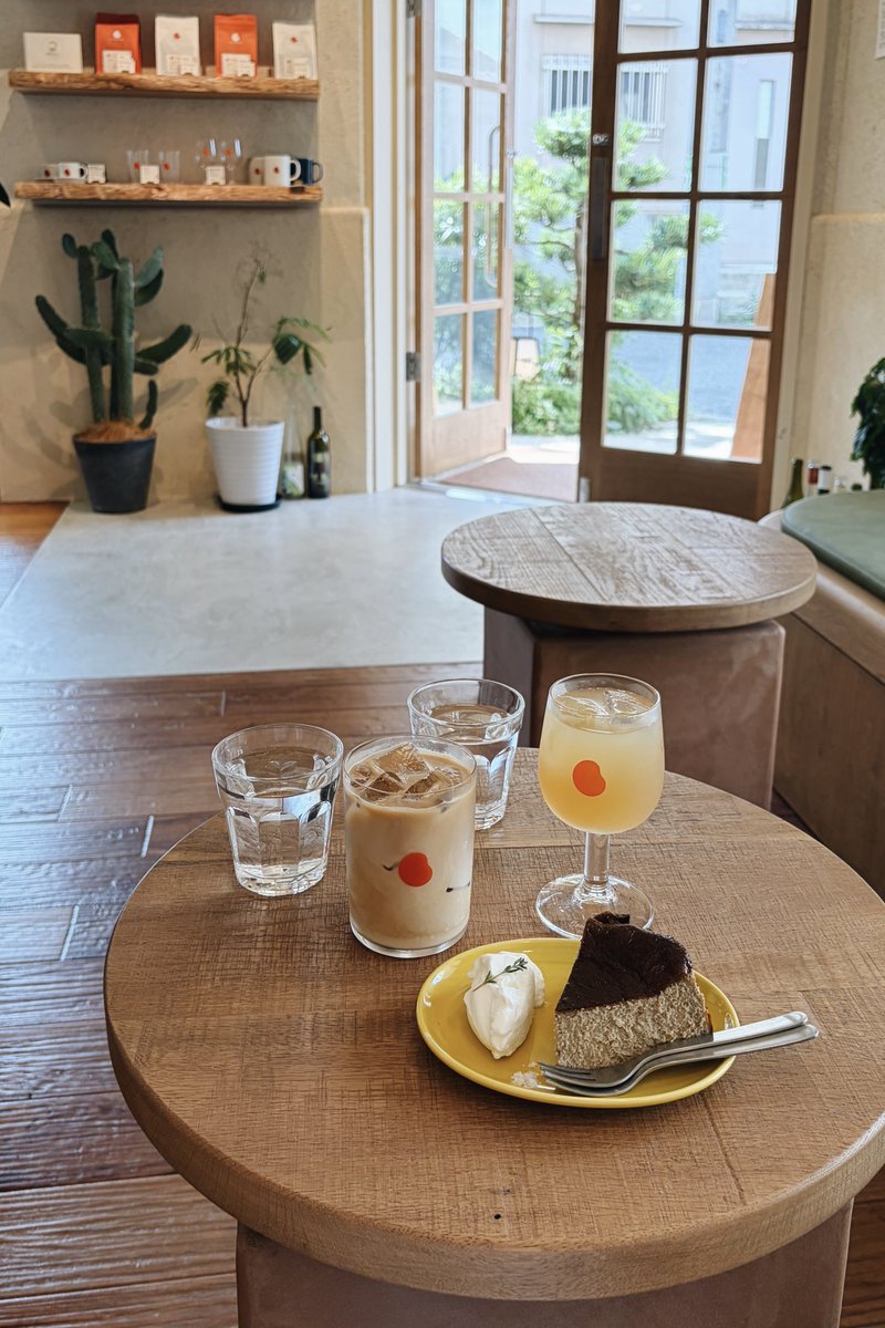 meiku03's tweet photo. レコードが流れる、とっても開放的で居心地のいいカフェ☕️🌿三鷹のBanda Coffeeさん。 https://t.co/YV7uEsGzXf