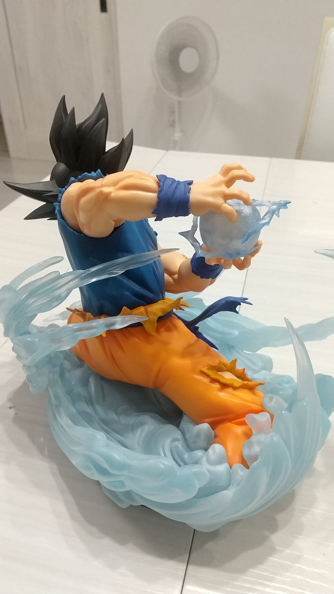BlackmintU's tweet photo. 今日ブラショでドラゴンボール
一番くじスペクタクルバトルの
BURSTANTのA賞悟空を購入、造形、塗装は素晴らしく悟空の重量もあり重たくエフェクトいい感じです気になっている方はぜひ https://t.co/sc3lBuZpMX