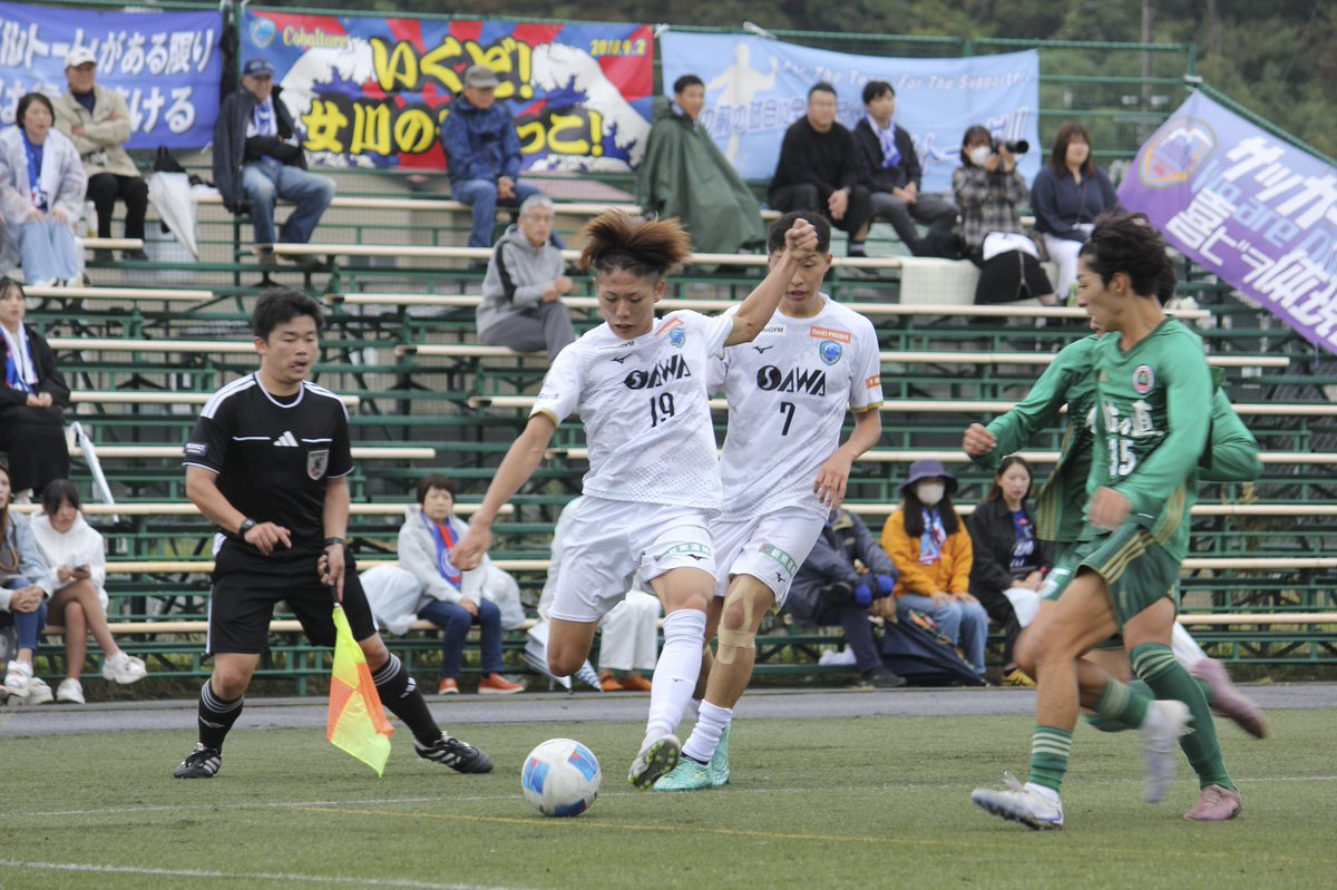 cobaltore's tweet photo. 【MATCH REPORT📝】

今節はアウェイでSendai University Satellite Aと対戦💥

試合開始わずか4分に先制を許す苦しい立ち上がりとなりました。

そして28分、途中で退場者が出て、10人での戦いを強いられる展開に。

それでも全員が走り続け、32分に佐藤稜馬選手がゴールを決め、同点に追いつき、前半終了⚽️🔥

後半も必死にゴールを目指し続け、78分に坂木快人選手のゴールで逆転！🥅

さらに85分には、途中交代で入った塩谷隼都選手が追加点を決め、リードを広げました✨

苦しい時間もありましたが、最後まで闘志をむき出しに戦い抜き、3-1で試合終了！👏

本日も熱い応援ありがとうございました！💙

 #コバルトーレ女川  #再航