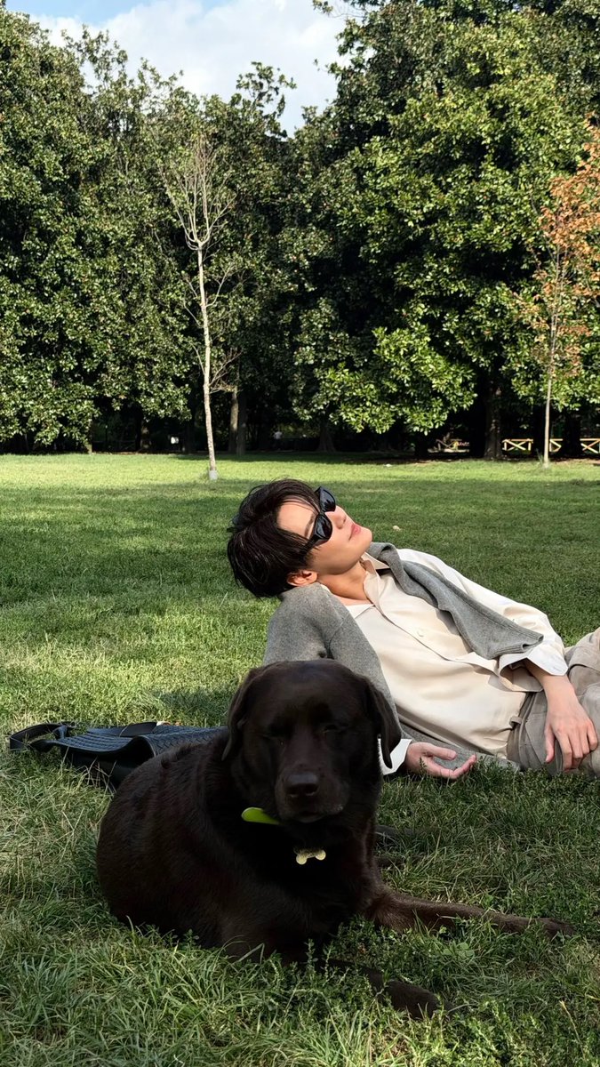 DewTeeStationTH's tweet photo. [ TikTok Update ] 

⋆⟢  270926  |  from : dewjsudewjsu

Bottega Venta Boy 🤎🍃

🔗 : https://t.co/zCVNc2UvJo

DEW X BOTTEGA VENETA MFWSS27

#BottegaVenetaSummer2027 
#BottegaVenetaXDew 
#BottegaVeneta  #dew_jsu https://t.co/L6hpzLGoQQ