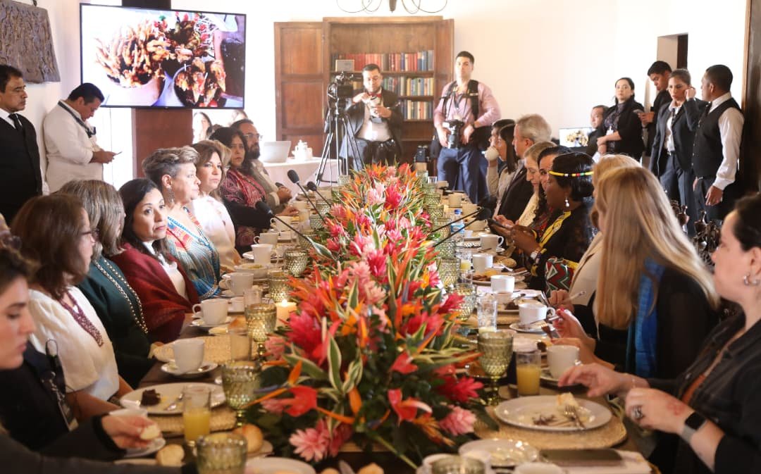 ZimFirstLady's tweet photo. Simple yet powerful community initiatives are drawing growing global attention. From empowering vulnerable communities and helping rural women turn farming into businesses, to equipping young people with skills and preserving our culture, Zimbabwe is showing how grassroots solutions can change lives.

I was invited to the Interregional Meeting of First Ladies and First Gentlemen in Antigua Guatemala after they saw our work through the Angel of Hope Foundation’s social media platforms. I shared Zimbabwe’s experiences and explored partnerships to create more opportunities for our women, youth, communities and nation.