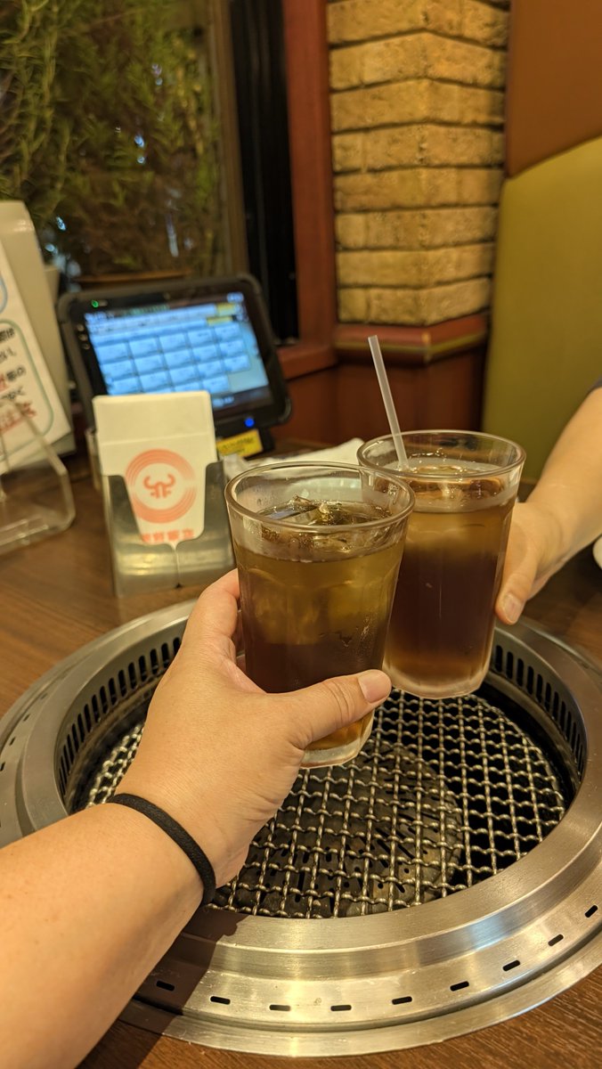 orion1310's tweet photo. 久しぶりにぐんまーの友といっぱい話して、いっぱい御当地のものをいただきましたー😋

焼きまんじゅう、想像を遥かに超えてきた🤣
まずは、フォルムに衝撃！！
 一体どう食べるの？！
とりあえずかぶりつく🤣🤣

甘辛い味噌ダレがなんとも美味しかった😋
えっ？どんな感じかって？？
それは御当地で🤭 https://t.co/uW68LeVNY5