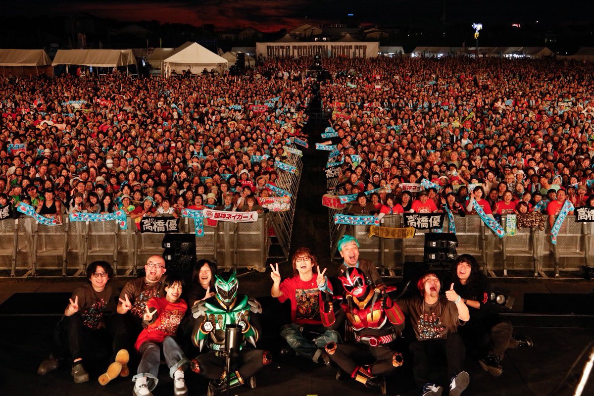 takahashiyu_st's tweet photo. #高橋優 主催
秋田 CARAVAN MUSIC FES 2026
in 秋田県にかほ市象潟グラウンド

2日目も終演‼️
ご来場いただいたお客様、ご出演いただいた皆様、ありがとうございました‼️

最後にステージ上で記念撮影📸

そして高橋優全国ツアーも解禁📣📣📣
ぜひチェックお願いします✅

高橋優LIVE TOUR 2027「free style stroke 2」特設サイト🔗
https://t.co/IBoaK1TQVp
#ACMF2026 #にかほ市