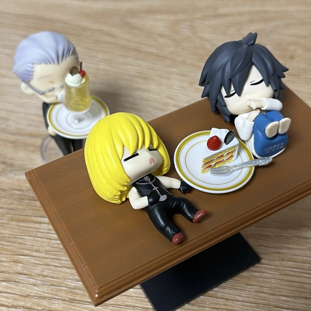 999isn's tweet photo. #deathnote https://t.co/1osuejmgbZ