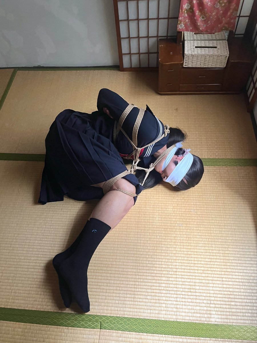 makeover_with's tweet photo. 夏の終わり🎐

箱の中に閉じ込められたように 彼ぴょんに縛られて…

縛師 サトミさん @3103_cu2 https://t.co/UqBjcbjb3h