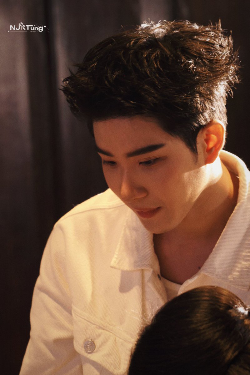 NjkTung's tweet photo. 𝟮𝟲.𝟬𝟵.𝟮𝟳

Feel🫡

♡˖ ⊹₊ ⋆ @myktnw ︎ 

Pretty Little Things With Khaotung 
#DrAllyXKhaotung 
#khaotungg #เด็กน้อยของขต https://t.co/1nGgr0v1eJ