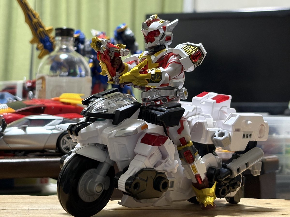 two_too's tweet photo. リュウガンオー、リュウケンドーでも跨らせてたからピッタリなのはわかってたけど、すごくピッタリで三位一体できる　足首はリュウケンドーよりは改善してるけど、まだ手入れる必要ある https://t.co/kjbGOxczex