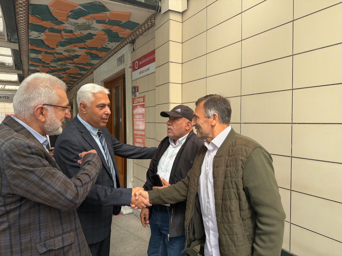 BarisOzerol's tweet photo. 📍 Ümraniye 

Hicret Camii’nde öğle namazımızı eda ettik.

Namazın ardından cemaatimizle bir araya gelerek samimi bir sohbet gerçekleştirdik. Rabbim birlik ve beraberliğimizi daim eylesin.

#TürkiyeYüzyılıBuluşmaları https://t.co/zDAyI2IitQ