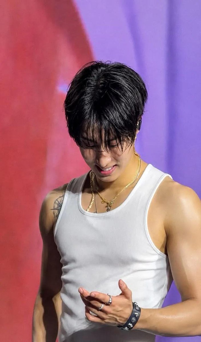 1doolsetracha's tweet photo. Han Jisung is so HOT https://t.co/YboM3viKjt