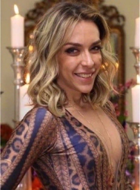 NewsLiberdade's tweet photo. 🚨URGENTE - Roberta Luchsinger, amiga de Lulinha, recebeu R$ 570 mil ao negociar empréstimo de Goiânia com Tesouro, diz Metrópoles https://t.co/rId84owwfq