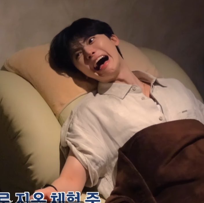 jeleejunlee's tweet photo. นวดเท้าไทยให้อะไรกับคนบ้าจี้ 55555555555555555555555555 https://t.co/PqUXXhzyyE