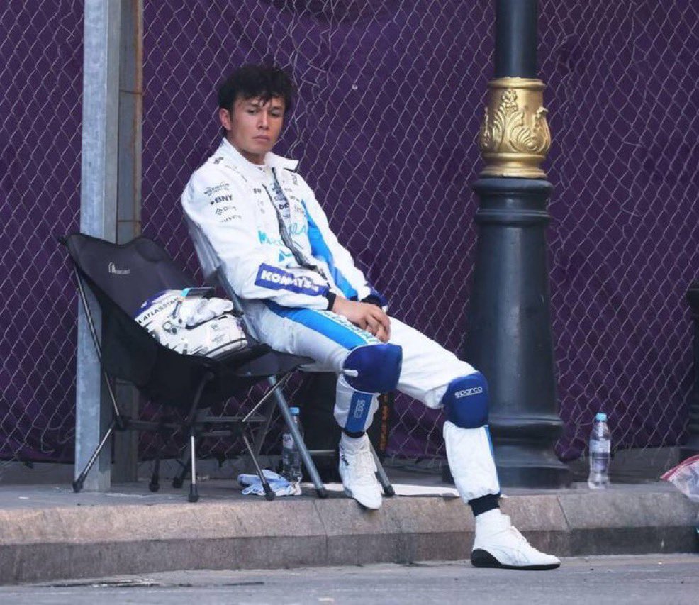 lecomptedelee's tweet photo. Oh Alex Albon looks so sad.... It breaks my heart and it’s hurt so much, he deserves a better season.. 💔🙁 https://t.co/d1zAS6UTi1