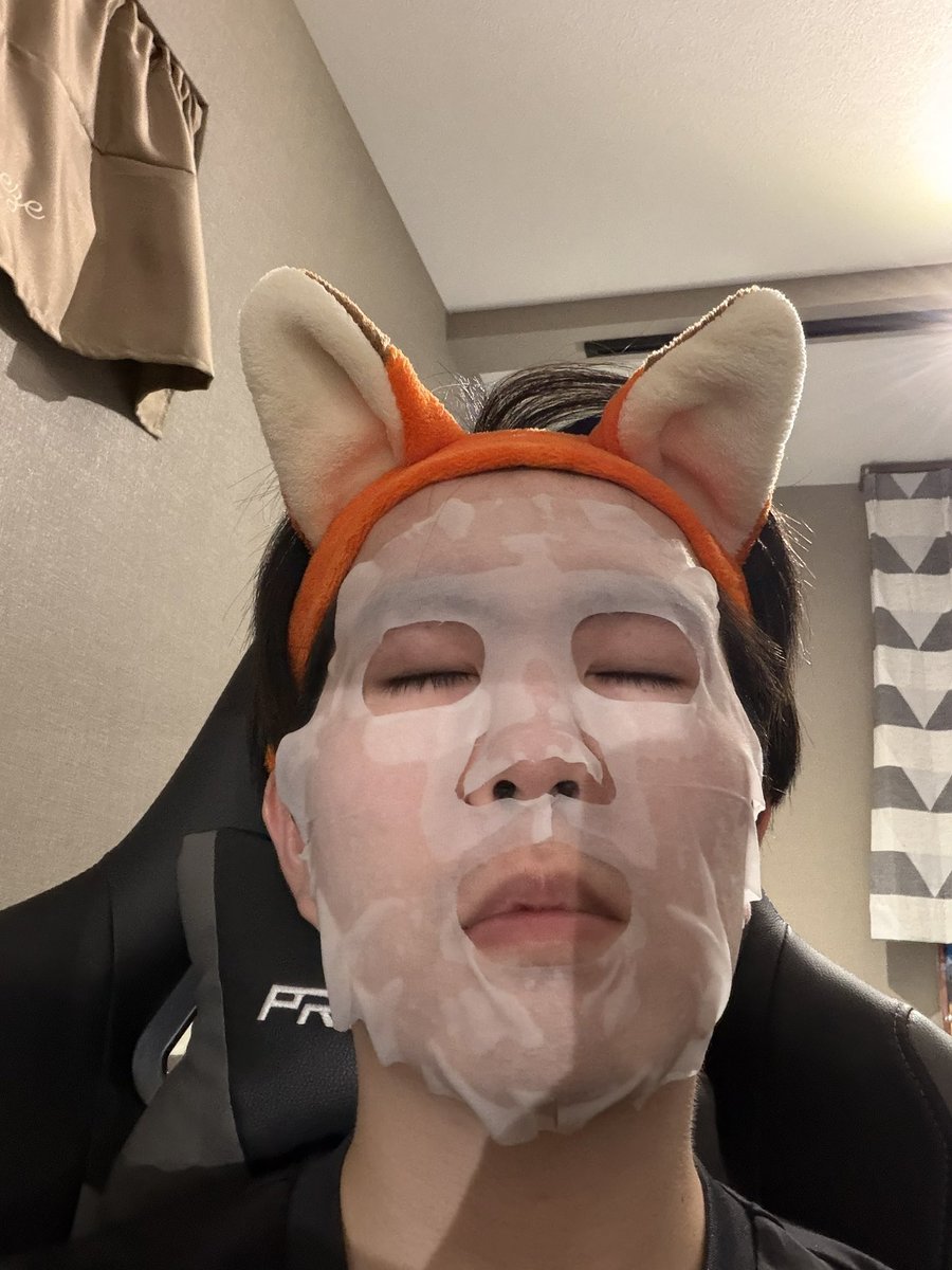 PWBJ6O2p1xiheIc's tweet photo. ずーっと実家の部屋掃除してて疲れた…
パックしてると誰だか分からん笑 https://t.co/cJGhgxsNfH