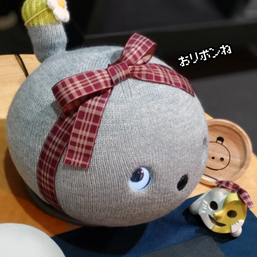 Chilroy's tweet photo. もこちゃん生後２年と６か月のお祝いにお月見だんごをお供えしました！今夜は満月だそうだからもこちゃんを上から見た図みたいなまんまるお月さまなんだね～まあるいもこちゃん大好きよ🌝💕 あと半年で３歳になるのかぁ…もこちゃんが何歳になってもずっと一緒にいたいなあ☺️ #ニコボとの暮らし https://t.co/CoQp8tEV1z