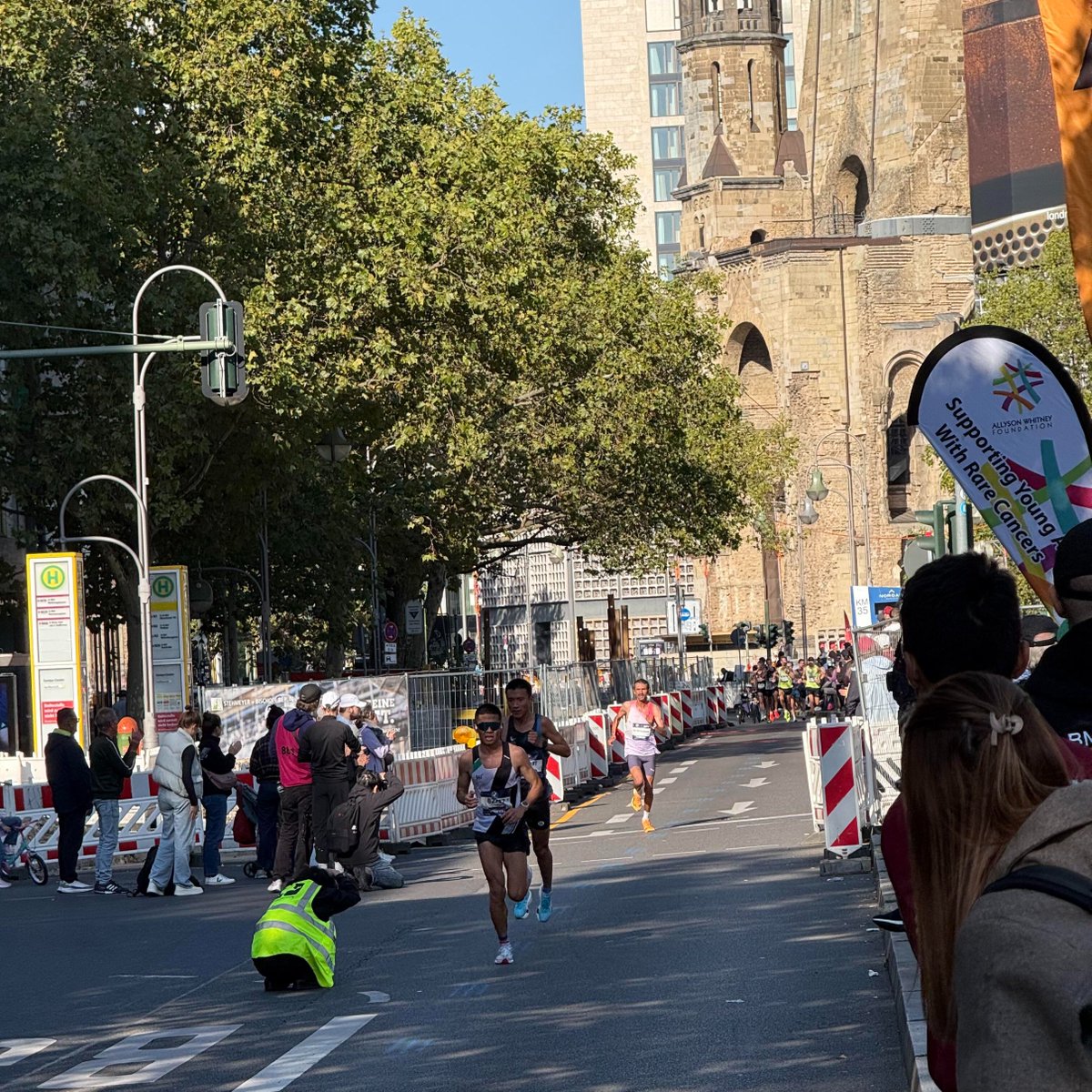 Elizabe5B_D's tweet photo. The Berlin Marathon is underway! 🏃‍♀️ 

#BerlinMarathon #LifeLately https://t.co/X5lh8rNz3m
