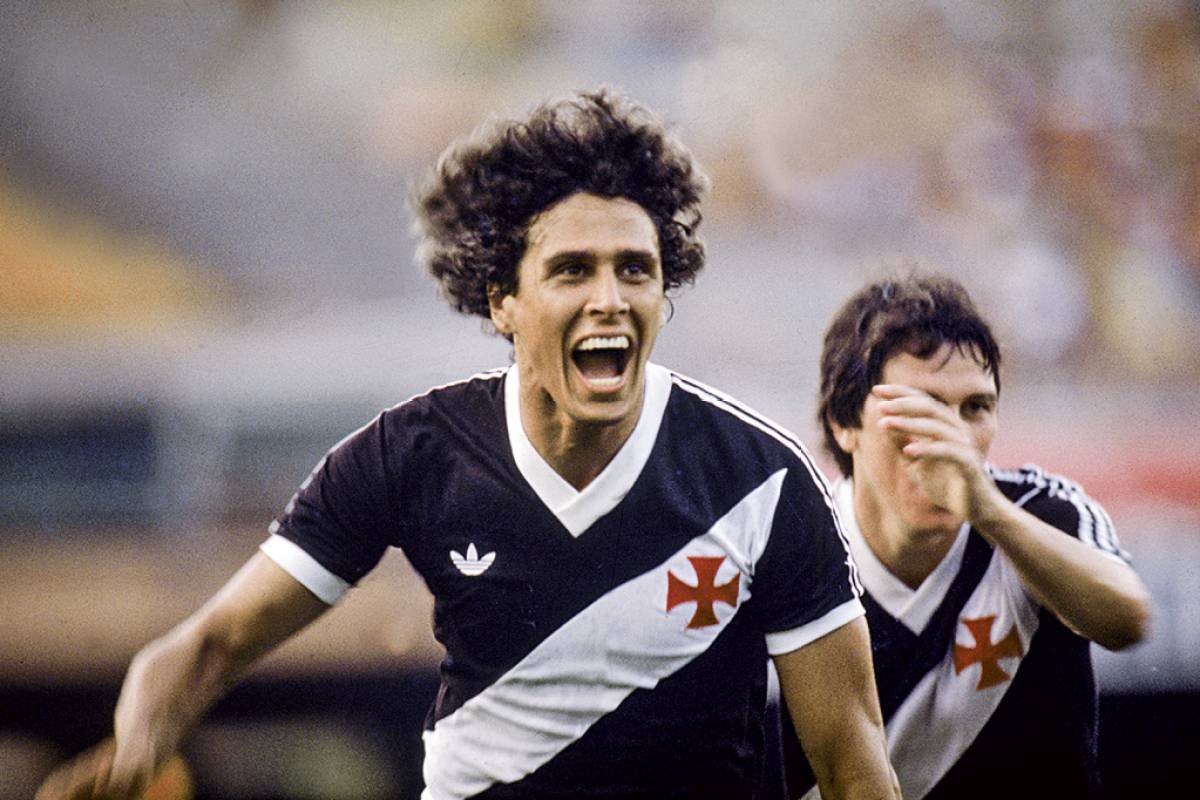 VascaumdaGama's tweet photo. @JoseLui66117050 @usuarionx0 @AnamnesisF Roberto Dinamite é o maior artilheiro de todos os tempos do Campeonato Brasileiro, do Campeonato Carioca, disputou Copa do Mundo com a seleção brasileira. Chegou a jogar no Barcelona nos anos 80. Tá entre os 10 jogadores brasileiros com mais gols na história, etc... https://t.co/8j7VVKPZXX