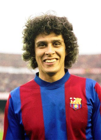 VascaumdaGama's tweet photo. @JoseLui66117050 @usuarionx0 @AnamnesisF Roberto Dinamite é o maior artilheiro de todos os tempos do Campeonato Brasileiro, do Campeonato Carioca, disputou Copa do Mundo com a seleção brasileira. Chegou a jogar no Barcelona nos anos 80. Tá entre os 10 jogadores brasileiros com mais gols na história, etc... https://t.co/8j7VVKPZXX