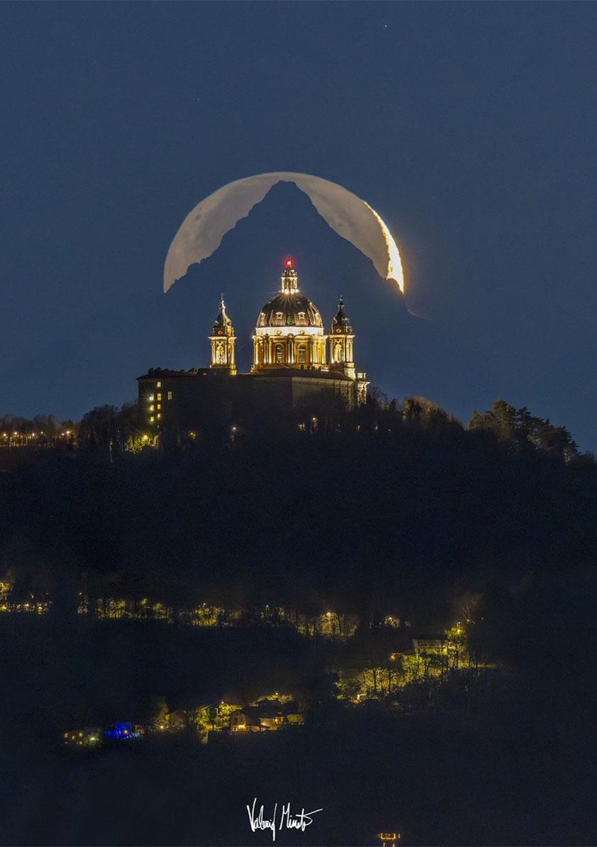 interesting_aIl's tweet photo. A photographer captures a rare alignment of the Moon, a mountain and a basilica after six years of failed attempts https://t.co/CHw775QFXk