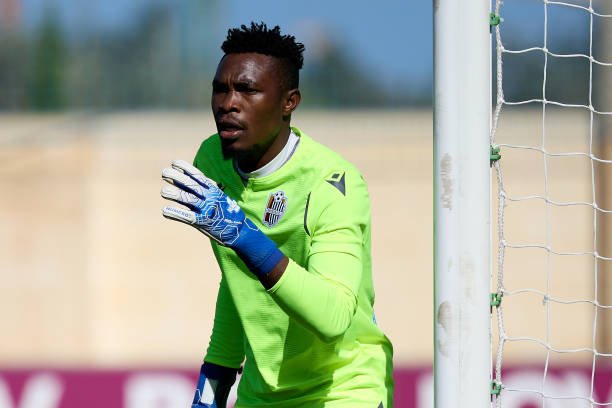 CFCNigerian's tweet photo. BREAKING : Victor Osimhen's ex Teammate at the 2015 Under Seventeen World Cup David akpan Udoh has switched allegiance to Uganda❗

The Ugandan Fa States that the goalkeeper is eligible through His grandparent, auma, who was born in Busia, Uganda. https://t.co/Rc7zfiwlzq