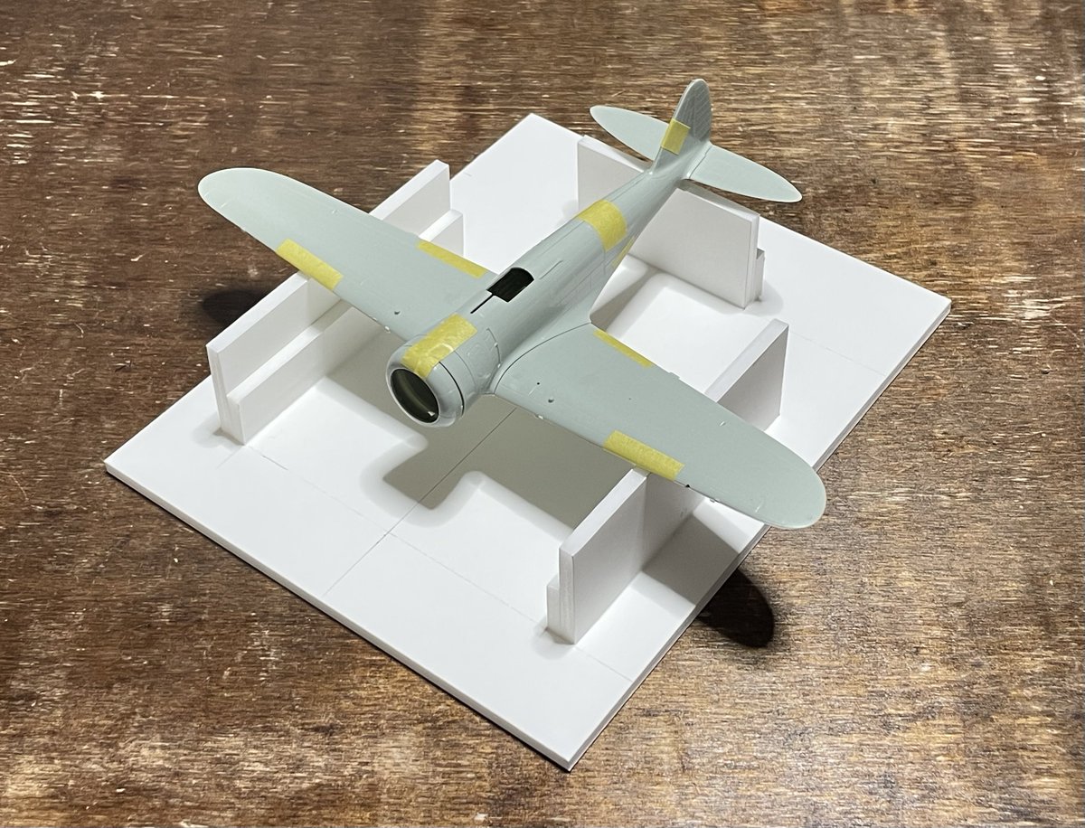 nrc46477's tweet photo. 仕上げ作業台も兼ねるので便利だ。

素材は建築模型などに使用するスチレンボード。 https://t.co/ua5t6orPZK