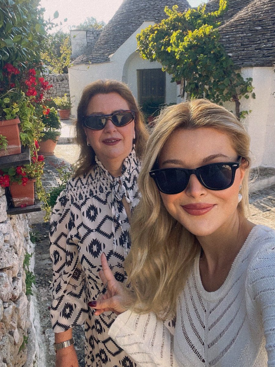 Thalia9855's tweet photo. Taking my mum travelling is one of the most worthwhile things in life, fulfilling the dream she had when she was young🥰 https://t.co/OGTsPbn4nC