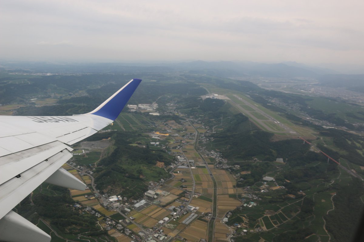 S_Yaggy's tweet photo. ANA静岡空港ラストイベント、Team HND オーケストラの素敵な演奏を聴いてきました🎺ホームの静岡で聴けて嬉しい🥹と同時に来月から青い翼はもう見られないんだと…演奏中、ここからの空旅を思い出して涙😢
ANA、飛行機ファンになったのは間違いなく静岡からのANA便のおかげでした。17年間ありがとう！ https://t.co/A5eH9exmk1