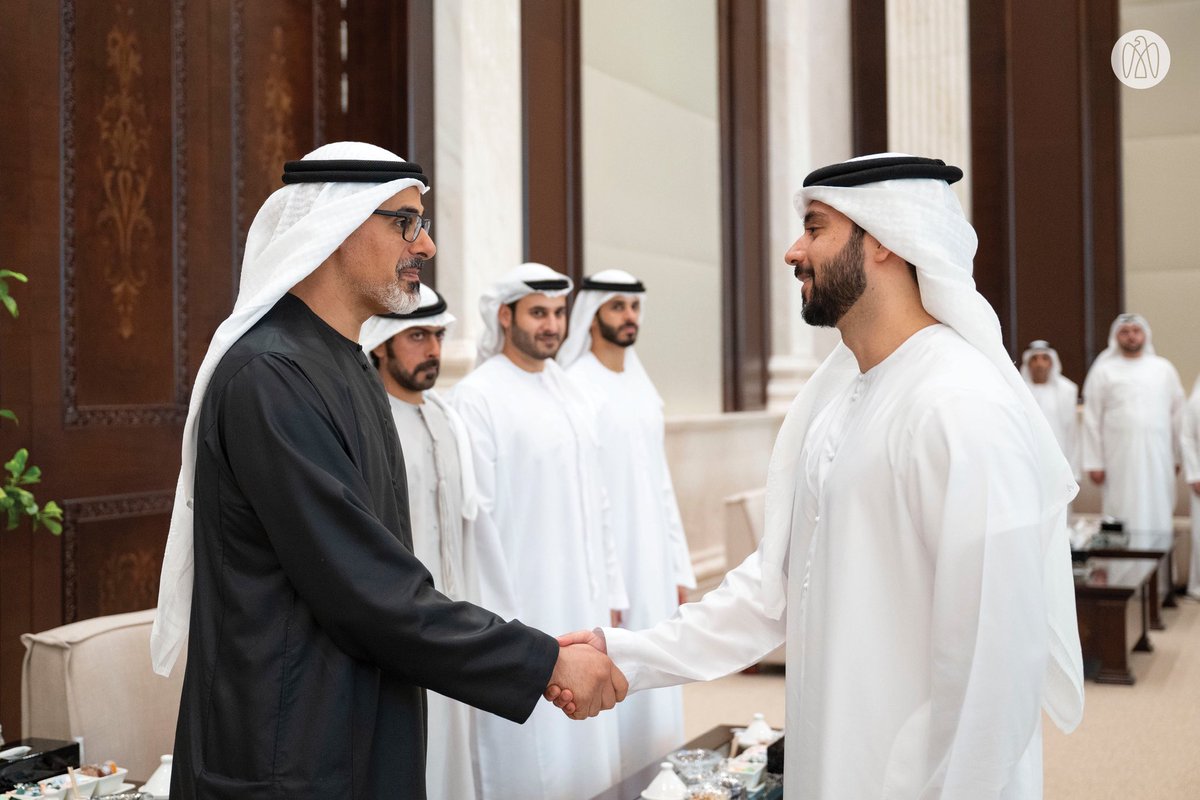 ADMediaOffice's tweet photo. خالد بن محمد بن زايد يستقبل فريق العمل المشارك في القمة الـ18 لقادة دول مجموعة "بريكس"، التي استضافتها العاصمة الهندية نيودلهي يومي 12 و13 سبتمبر الجاري، وسموّه يُشيد بالجهود التي بذلها الفريق لإنجاح مشاركة دولة الإمارات في أعمال القمة. https://t.co/LqgtfxFO0O