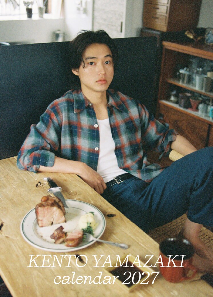eiga_natalie's tweet photo. 山﨑賢人の“生活感”あふれるカレンダーが発売決定、手のひらサイズで持ち運べる
https://t.co/Nec5Ek56kf

#山﨑賢人 https://t.co/KGPUWzpMxi