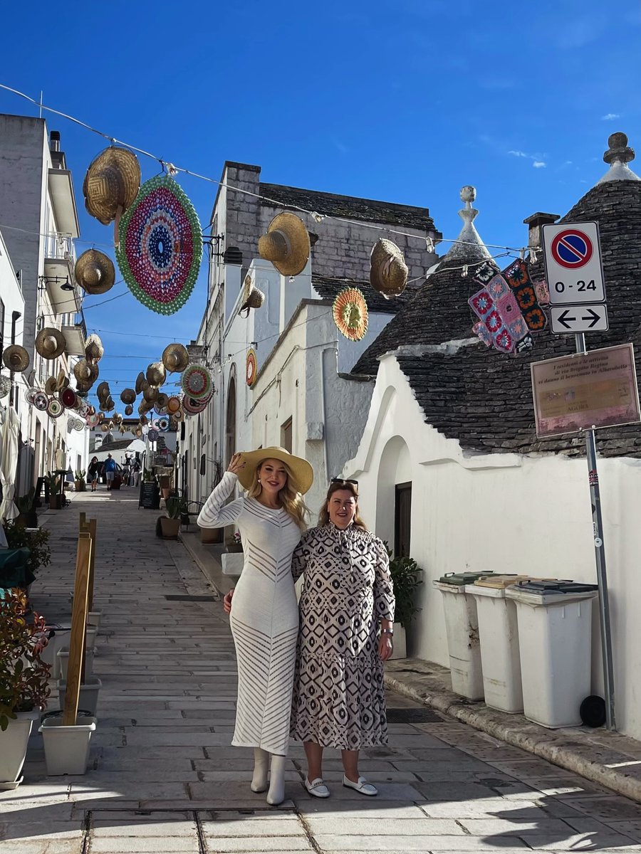Thalia9855's tweet photo. Taking my mum travelling is one of the most worthwhile things in life, fulfilling the dream she had when she was young🥰 https://t.co/OGTsPbn4nC