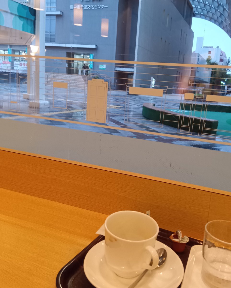 kitanosuke's tweet photo. 夕方、隣の駅のカフェに寄る。珈琲くらいしか楽しみがないし。でも、この1杯が救いになりますね。些細なことで、日々過ごせます。 https://t.co/eAjDOo0vnp