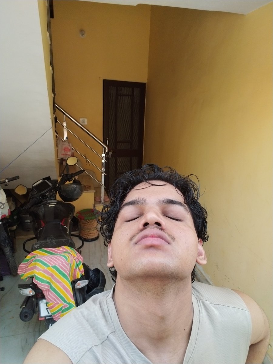 LD77x41's tweet photo. Skin is glowing tho only good thing going on in my life https://t.co/rQHj6TPGeb