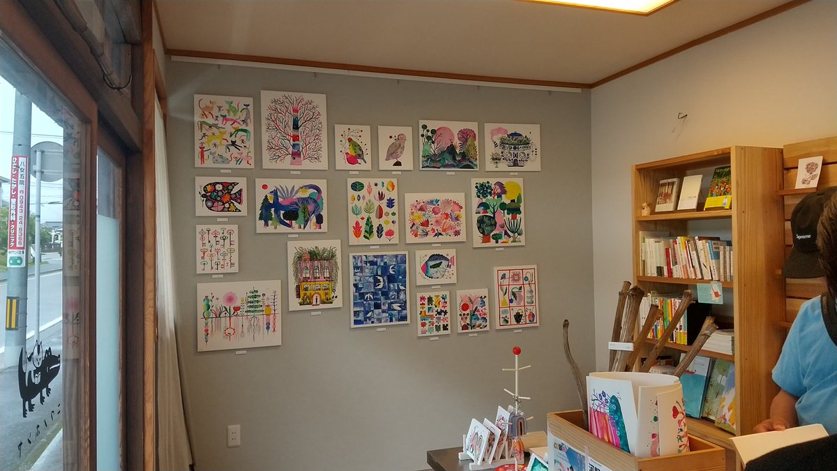 asakaiwa_asami's tweet photo. #河野ルル 原画展
ニワノホンヤ　八女本町店
福岡県八女市本町649-3

10月10日(日)まで！
話しやすい書店員さん
周辺はレトロな歴史的建造物の街並み
すべてが最高の空間です。
ルルさんの絵本を手に取って読めます！
店内も撮影OKだそうです🙆‍♀️ https://t.co/4fBH906XsI