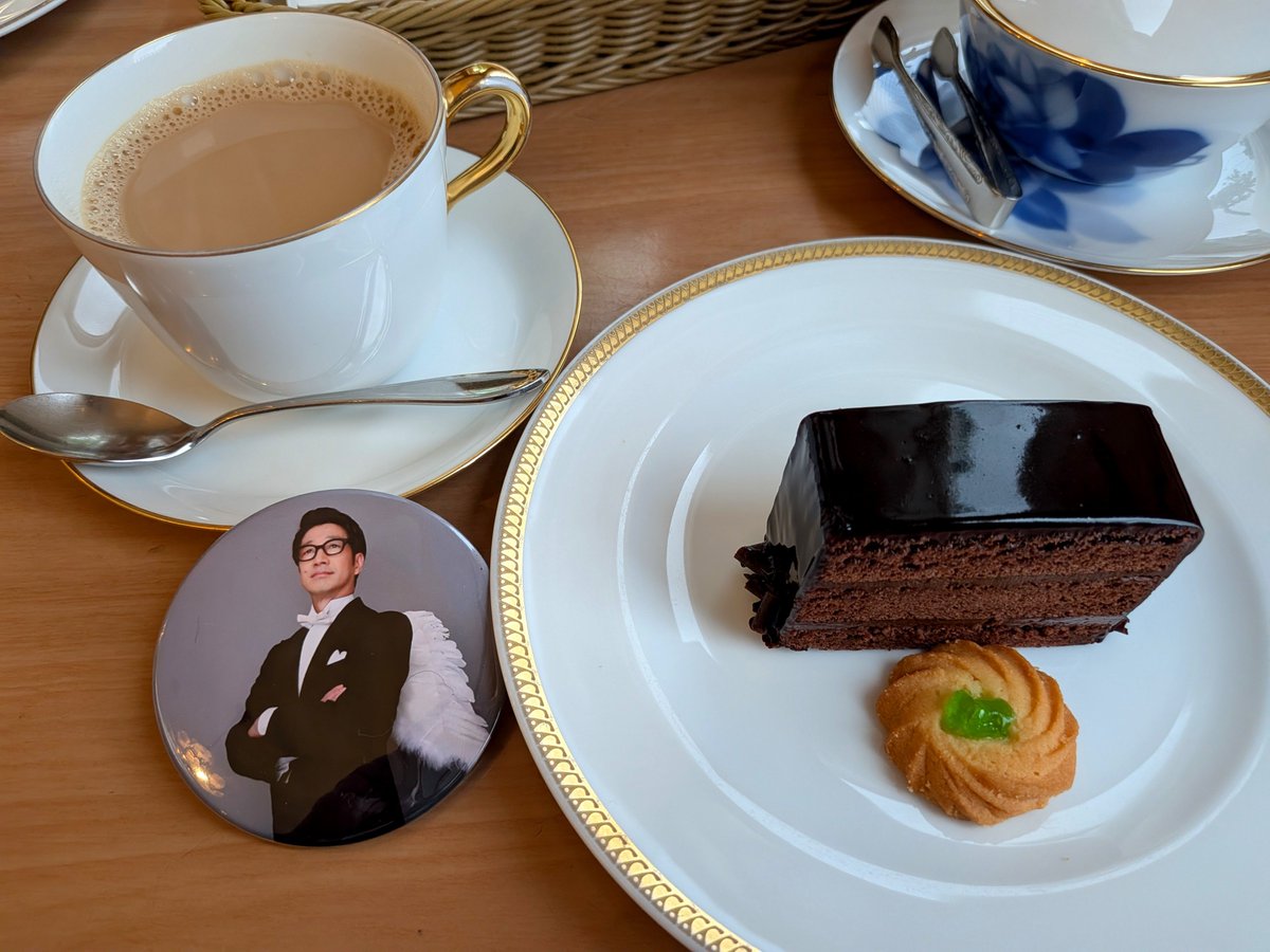 chiffon_unagi's tweet photo. 昨日は大好きなお友達と会って、KANさんの誕生日イゴイゴのお祝いとKANさんの好きな洋食屋さんへ
楽しい時間ってあっという間なのなんでー？ https://t.co/jmeAMjUSTy