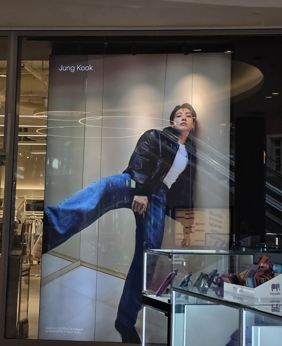 dracaureusx's tweet photo. they finally put up Jungkook at the calvin klein store in prague. IT LOOKS SO GOOD https://t.co/ipgz3ttK2j