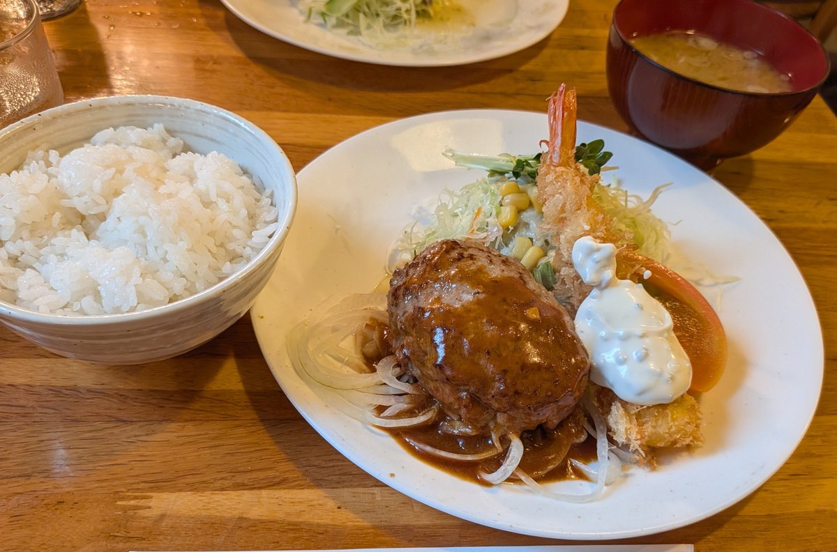 chiffon_unagi's tweet photo. 昨日は大好きなお友達と会って、KANさんの誕生日イゴイゴのお祝いとKANさんの好きな洋食屋さんへ
楽しい時間ってあっという間なのなんでー？ https://t.co/jmeAMjUSTy